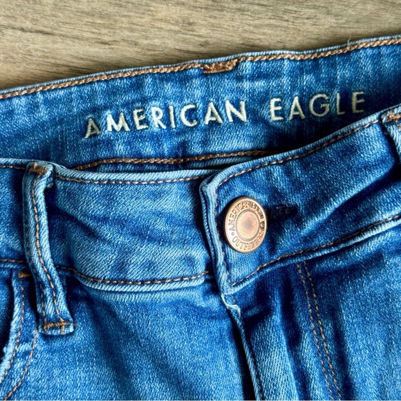 American Eagle Distressed High-Rise Skinny Jeans Medium Wash Size 10S - Picture 3 of 13